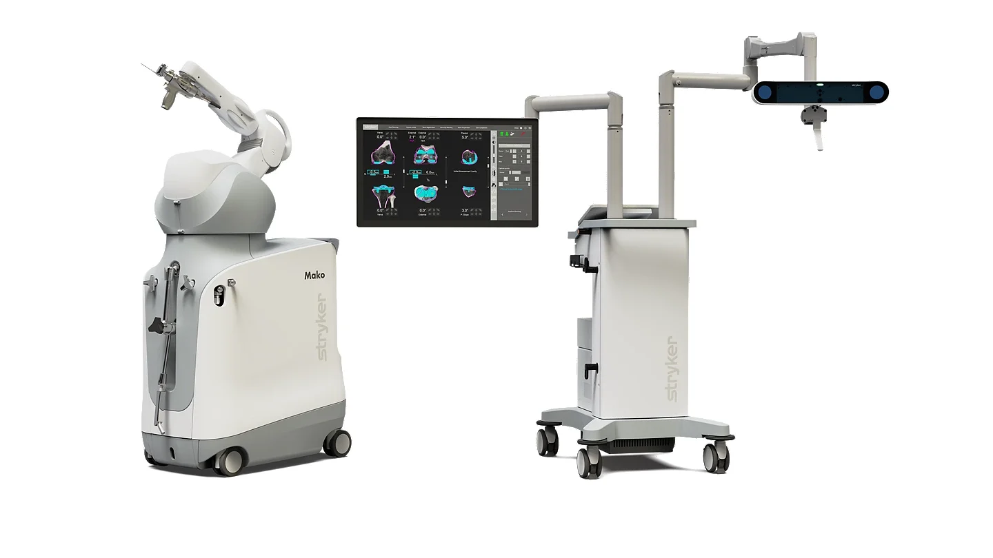 Sistema Mako Total Knee da Stryker: braço robótico articulado ao lado da estação de planejamento e do sensor óptico de rastreamento